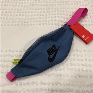 Nike sportswear heritage bag